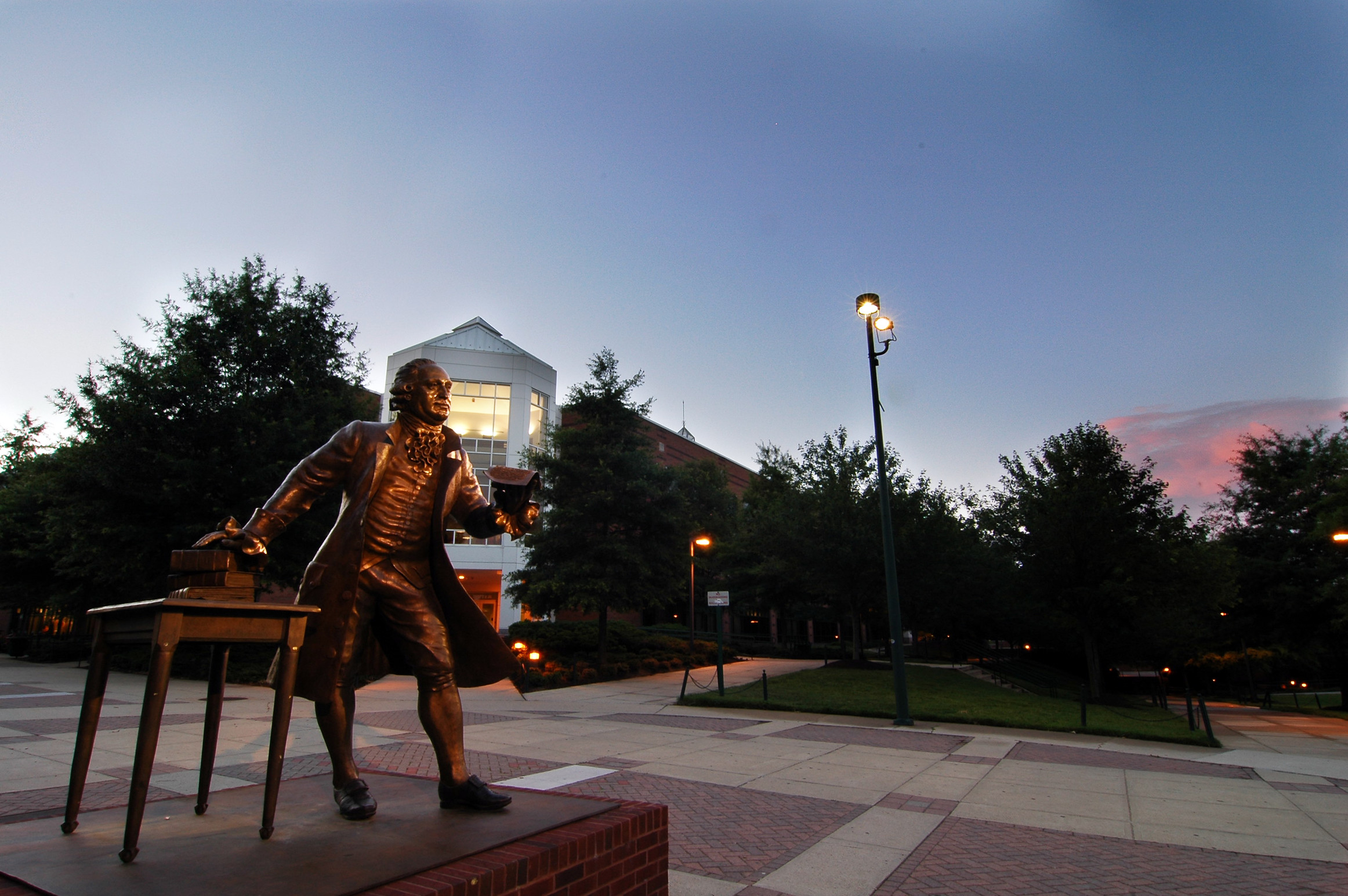 Image of George Mason statue with the Johnson Center in the background